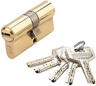 Bombín Ezcurra DS-15 con sus llaves, uno de los cilindros más vulnerables